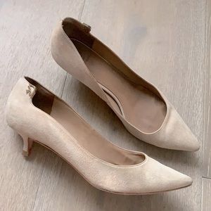 Tory Burch Kitten heals